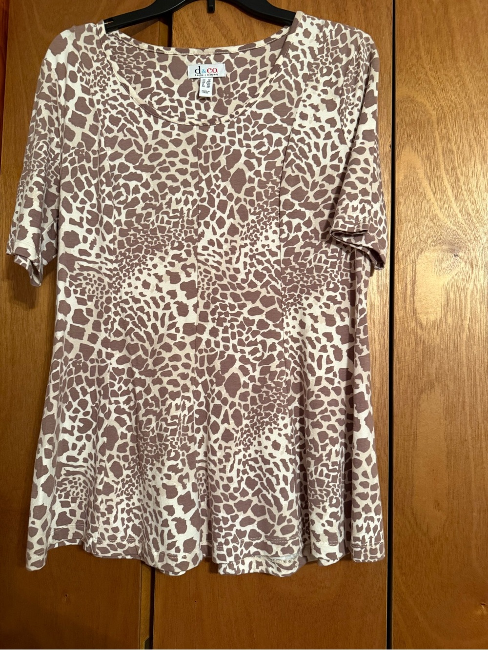 d & Co Cream and Brown Animal-Print Short Sleeve Tee